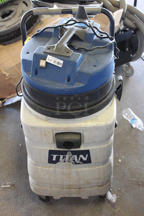 WIndsor Titan T716 Wet/Dry Vac, 16 Gallon, 115v.