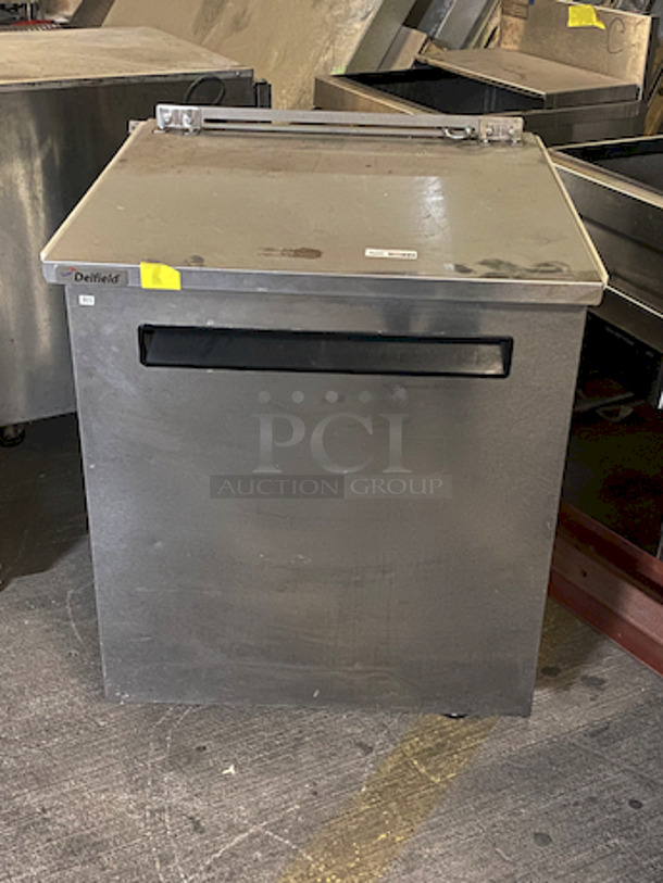 Manitowoc Delfield 28-Inch 406-STAR-CCT Undercounter Refrigerator On Commercial Casters!! 28-3/8" x 31-3/4" x 341/2”

115-120 V x 60 Hz x 1 PH

 - Image 1 of 5