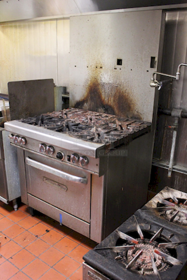 Southbend 4361A 36" 6 Burner Gas Range w/ Convection Oven, Natural Gas 230,000 BTU. 120v/1ph/60Hz/6.2Amp. In Working Order. 36.5 in. W x 42.13 in. D x 59.5 in. H - Image 5 of 6