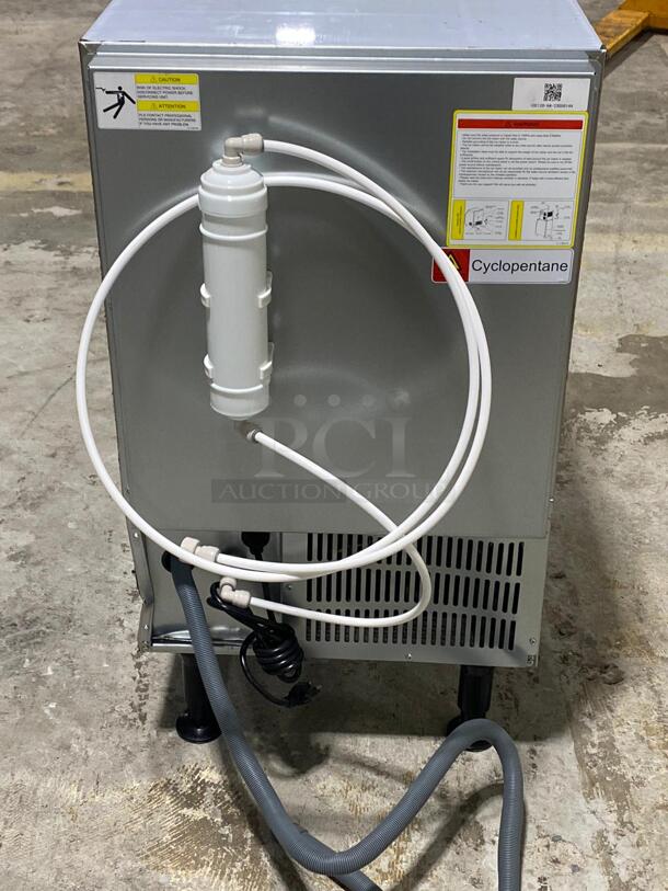 Brand New Scratch & Dent Coldline ICE120 20″ Air Cooled 120 lb. Capacity Cube Shape Ice Machine
 - Image 3 of 7