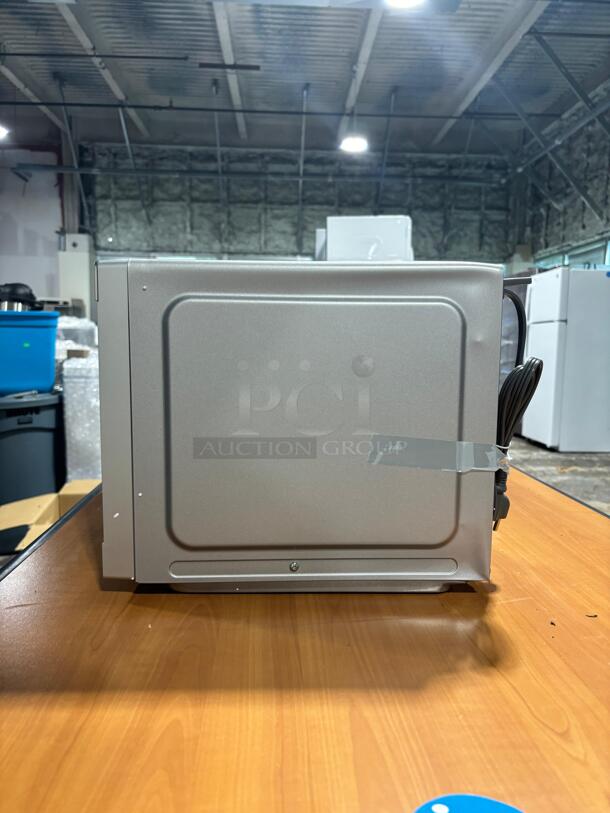 Brand New Scratch & Dent Sharp - 1.1 cu ft Stainless Countertop Microwave with 1000 watts - Image 6 of 6