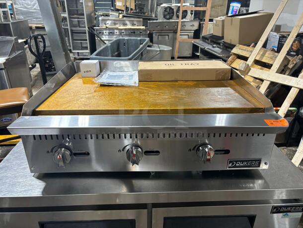 BRAND NEW DUKERS DCGMA36-NG 36"  Griddle with 3 Burner - Image 2 of 6