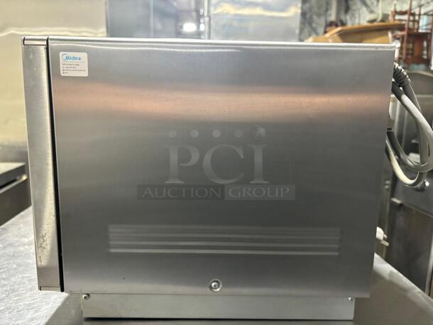 Midea 1034N0A 1000 Watt Medium Duty 1.2 cuft Commercial Microwave
 - Image 2 of 5