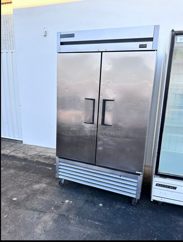 Late Model True T-43F-HC 47 inch Two Section Reach In Freezer, (2) Solid Doors, 115v Working! - Image 2 of 6