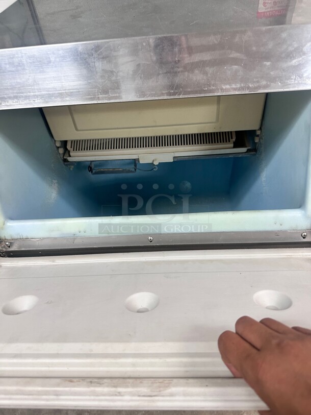 Hoshizaki KM-150BA, Crescent Cuber Icemaker, Air-cooled, Built in Storage Bin 115 Volt Working - Image 7 of 7