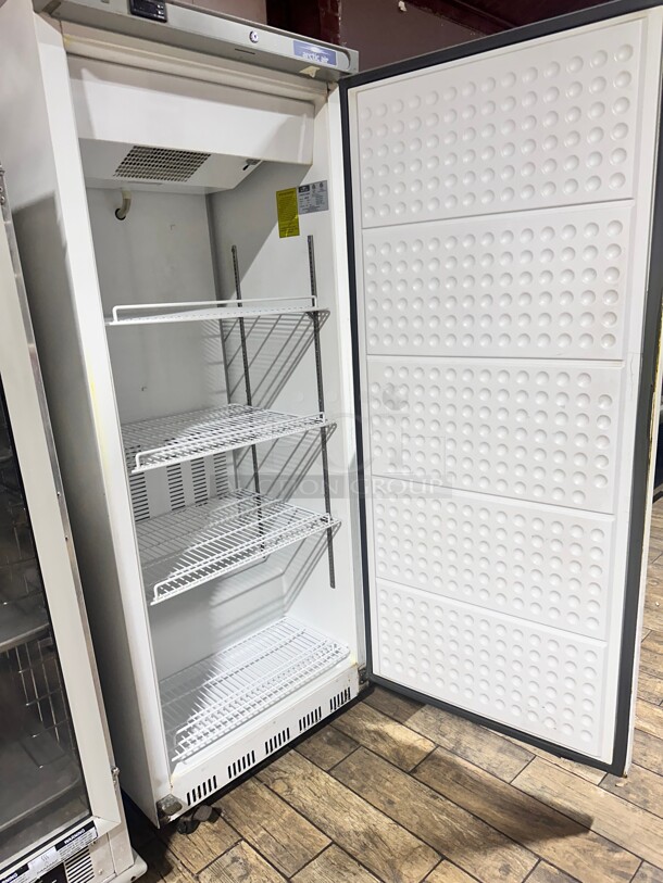 Late Model Arctic Air AWF25 White Single Door Reach In Freezer - 25 cu. ft. 115 Volt Working - Image 5 of 8