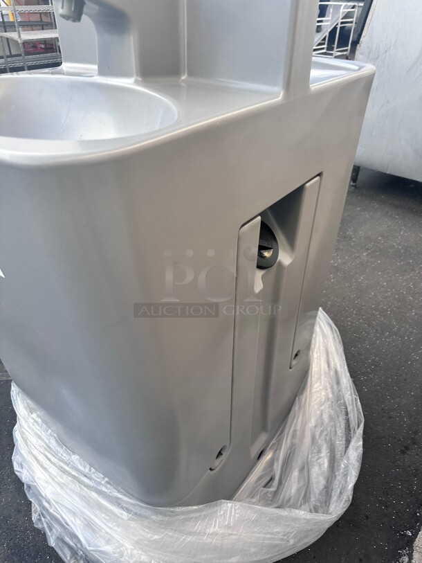 New In Box Nemco 69961 Stop N Scrub Portable Handwashing & Sanitizing Station 30 Gallon NSF - Image 5 of 9