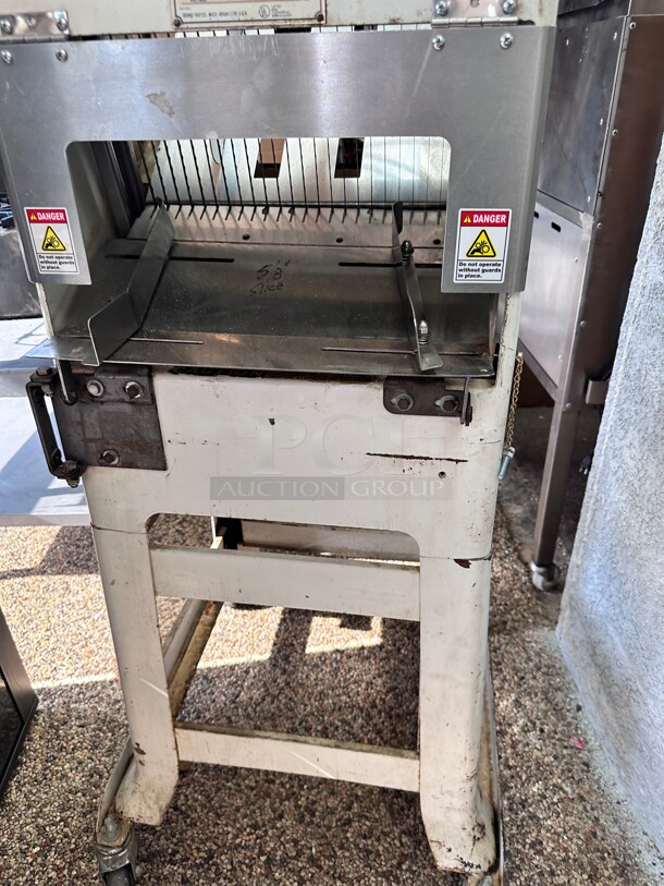 Certified Working Oliver 797-N Gravity-Feed Bread Commercial Toast Slicer w/ Last-Loaf Pusher, Gravity-Feed, 115v - Image 4 of 8