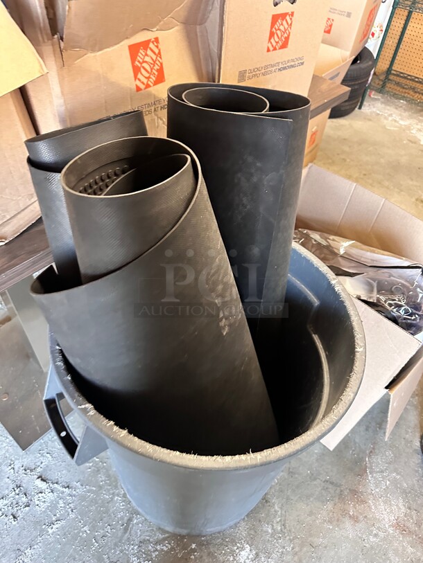 One Lot Gray Trash Container has Three Kitchen Floormat - Image 3 of 4