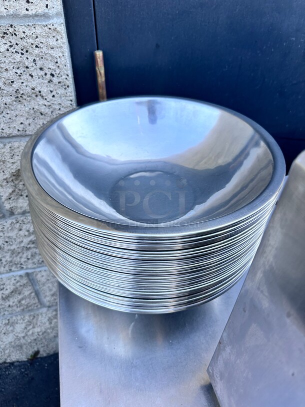 Clean 13x13 Inch Stainless Steel Salad Bowls - Image 6 of 6
