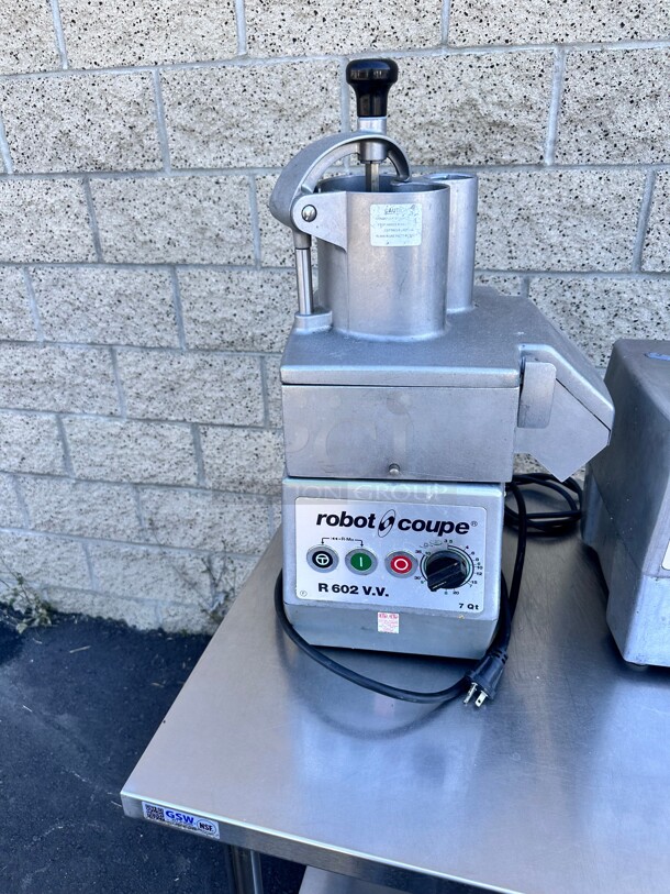 Robot Coupe R602 Combination Food Processor - 7 qt. 115 Volt Missing Parts - Image 7 of 7