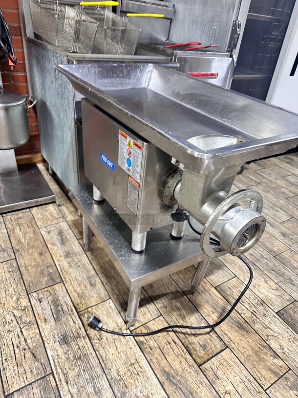 Clean PRO-CUT #22 ELECTRIC MEAT GRINDER STAINLESS 2 HP, MODEL# KG22WXP 220 Volt Wokring - Image 7 of 8