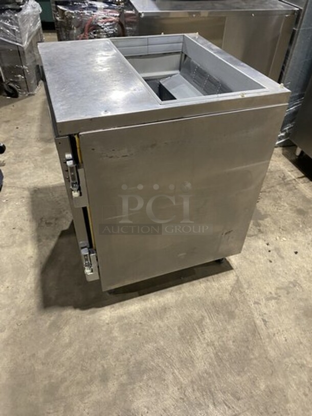 Beverage Air Refrigerated Sandwich Prep Table! Model SUR27 Serial 4405618! 115V 1 Phase! On Casters!  - Image 2 of 8
