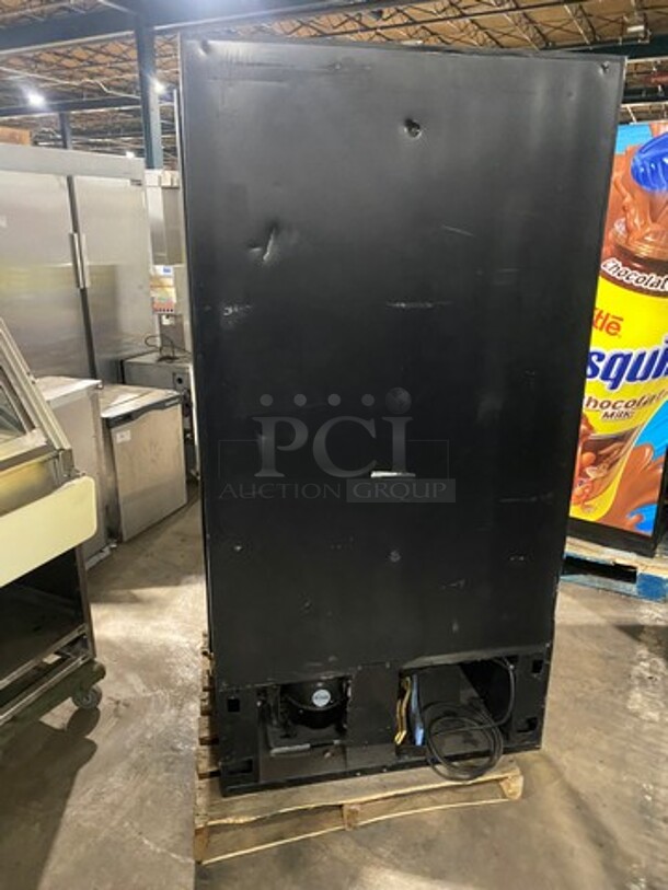 Royal Vendors Commercial Drink Vending Machine! 10 Drink Selections! With Bill And Coin Acceptor! Suitable For Indoor And Outdoor Use! Model: RVCDE65010 SN: 200333FA00092 115V 60HZ 1 Phase - Image 3 of 8