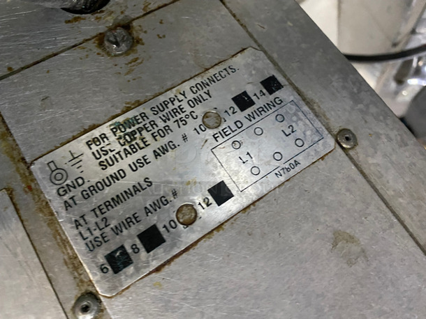 Commercial Countertop Electric Powered Flat Top Griddle! With Back And Side Splashes! All Stainless! - Image 5 of 8