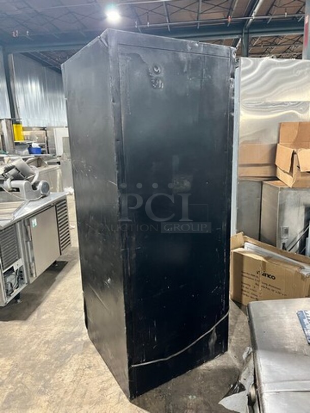 Habco Commercial Single Door Reach In Cooler! With View Through Door!  Model: ESM28 SN: 28050133 115V 60HZ 1 Phase - Image 5 of 9