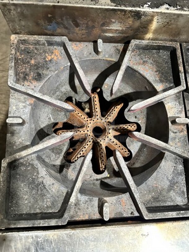 Castle Commercial Countertop Natural Gas Powered 6 Burner Range! All Stainless Steel! On Small Legs! Model: SUPHP36 SN: 3N643 - Image 7 of 9