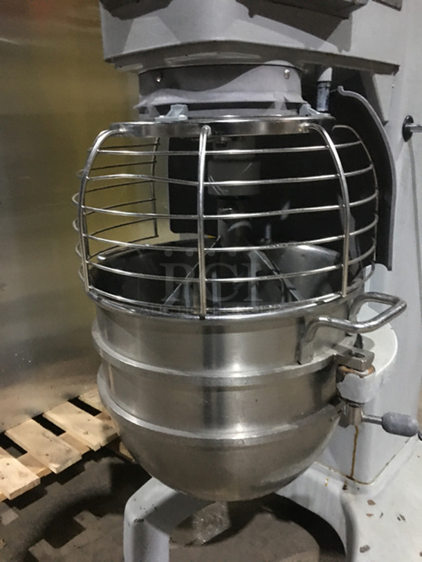 GORGEOUS! Hobart Legacy Metal Commercial 30 Quart Planetary Mixer! With Stainless Steel Mixing Bowl! With Bowl Guard and Paddle Attachment! Model: HL300 200/240V 1/3Phase! Works Great!  - Image 9 of 10