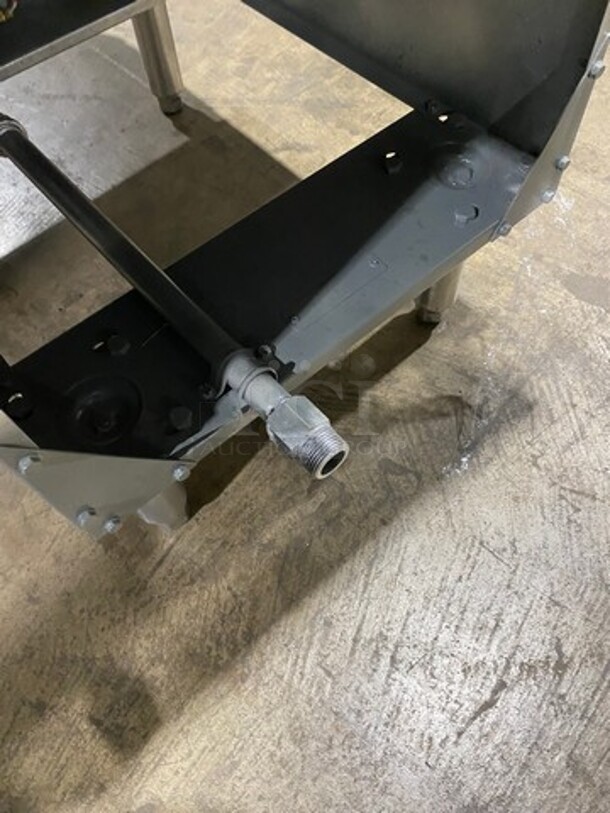 Apexra Commercial Natural Gas Powered Deep Fat Fryer! With 2 Metal Frying Baskets! All Stainless Steel! On Legs! - Image 8 of 8