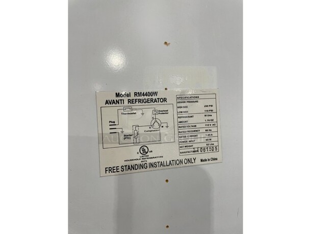 Avanti Commercial Countertop Single Door Refrigerator! With Poly Coated Racks! Model RM4400W Serial 061505! 115V!  - Image 5 of 8