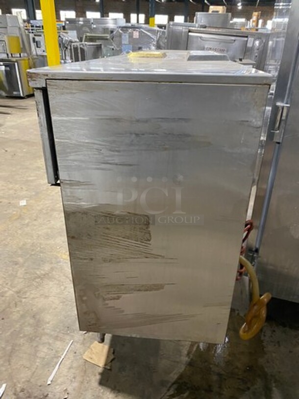 Perlick Commercial 4 Door Bar Back Cooler! With Poly Coated Racks! All Stainless Steel! On Legs! Model: C5065ESCUL SN: 406771 115V 60HZ 1 Phase - Image 3 of 11