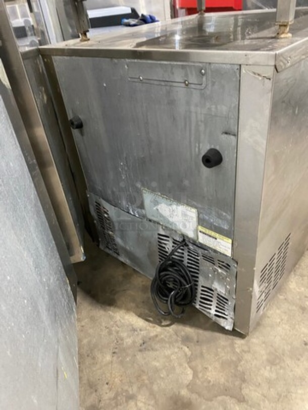 Everest Commercial Single Door Lowboy/ Worktop Cooler! All Stainless Steel! Model: ETBR1 SN: BTBR112100008 115V 60HZ 1 Phase - Image 4 of 8
