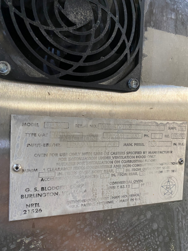AMAZING! Blodgett Commercial Natural Gas Powered Double Deck Conveyor Pizza Oven! All Stainless Steel! On Casters! 2x Your Bid Makes One Unit! Model: MG32 SN: 0492B4792106 120/208V 60HZ 1 Phase - Image 10 of 12