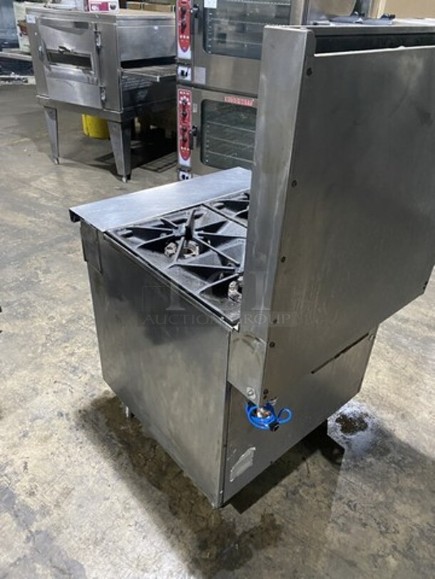 Sweet! Southbend Natural Gas Powered 4 Burner Stove! With Full Size Oven Underneath! With Raised Backsplash!  On Legs! Working When Removed! - Image 4 of 9