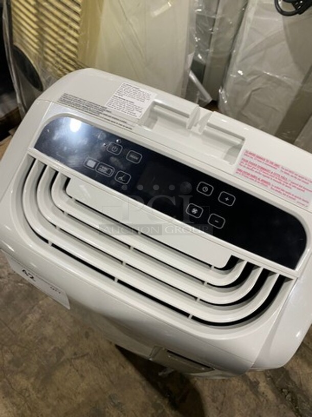 NEW! OUT OF THE BOX! SCRATCH-N-DENT! DeLonghi Portable Air Conditioner, Dehumidifier Fan With Heater Unit! 14,000 BTU! Model: PACAN140HPEW 115V - Image 4 of 7
