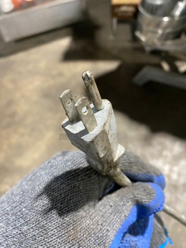 Hobart Commercial Countertop Deli/ Meat Slicer! All Stainless Steel! Model: 1612E SN: 561001514 115V 60HZ 1 Phase - Image 8 of 8