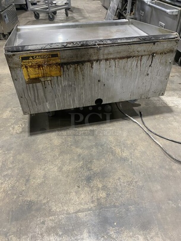 WOW! Vulcan Commercial Countertop Electric Powered Flat Grill! All Stainless Steel! Thermostatic Control! 36"! On Legs! - Image 3 of 9