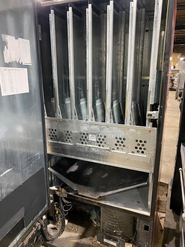 SWEET! Royal Vendors Commercial Floor Style Refrigerated Soda Can Vending Machine!  Suitable for Outdoor Use! MODEL RVCC6609 SN: 200116BA01331 - Image 5 of 11