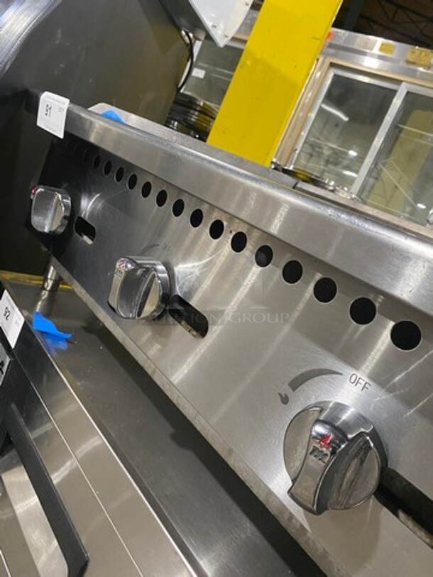 MAGALI Commercial Countertop Natural Gas Powered Char Broiler Grill! With Back And Side Splashes! All Stainless Steel! On Small Legs!Model: CCR36NG!  - Image 6 of 8