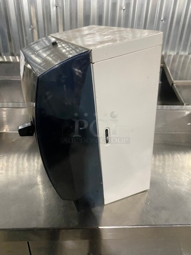 Kimberly Clark Wall Mount Paper Towel Dispenser! - Image 2 of 5