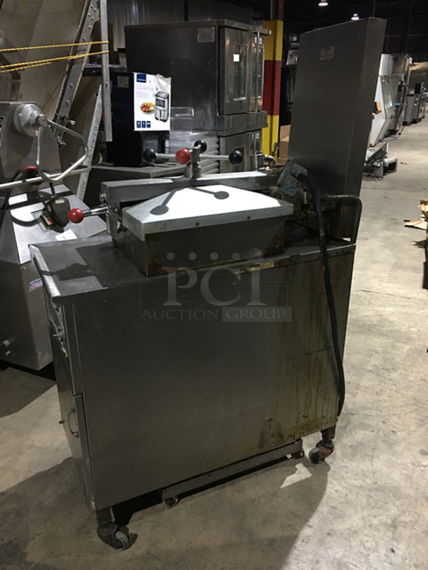 Henny Penny Pressure Fryer 500! Electric! With Metal Fryer Basket! All Stainless Steel! On Casters! Model: 500 SN: EB051HH 208V 60HZ 3 Phase - Image 2 of 9