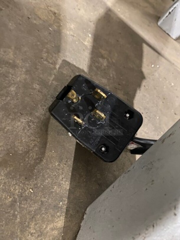 Star Max Commercial Countertop Electric Powered Flat Top Griddle! With Back And Side Splashes! All Stainless Steel! On Small Legs! WORKING WHEN REMOVED! - Image 7 of 7