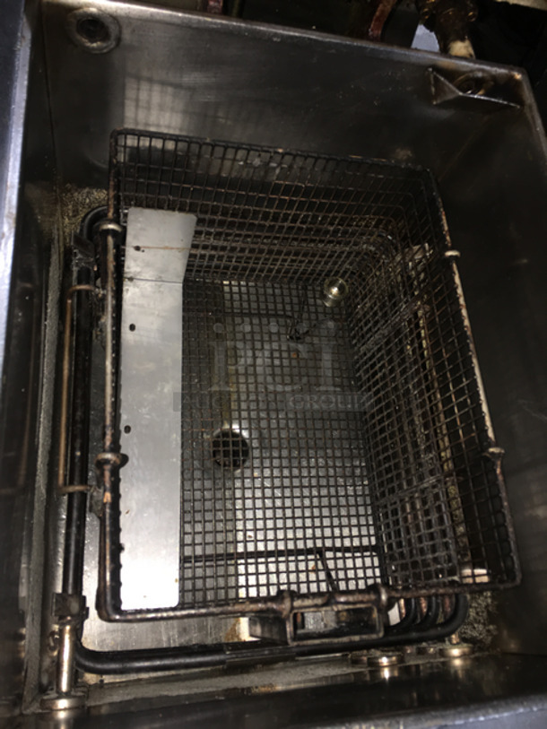 Henny Penny Pressure Fryer 500! Electric! With Metal Fryer Basket! All Stainless Steel! On Casters! Model: 500 SN: EB051HH 208V 60HZ 3 Phase - Image 5 of 9
