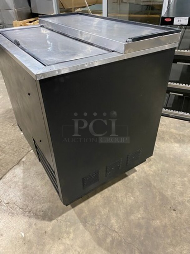 True Commercial Under The Counter Beer Bottle Cooler! With Single Sliding Stainless Steel Top Door! Model: TD3612 SN: 146716 115V 60HZ 1 Phase - Image 3 of 8