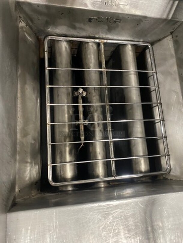 Apexra Commercial Natural Gas Powered Deep Fat Fryer! With 2 Metal Frying Baskets! All Stainless Steel! On Legs! Model: APX340N - Image 6 of 9