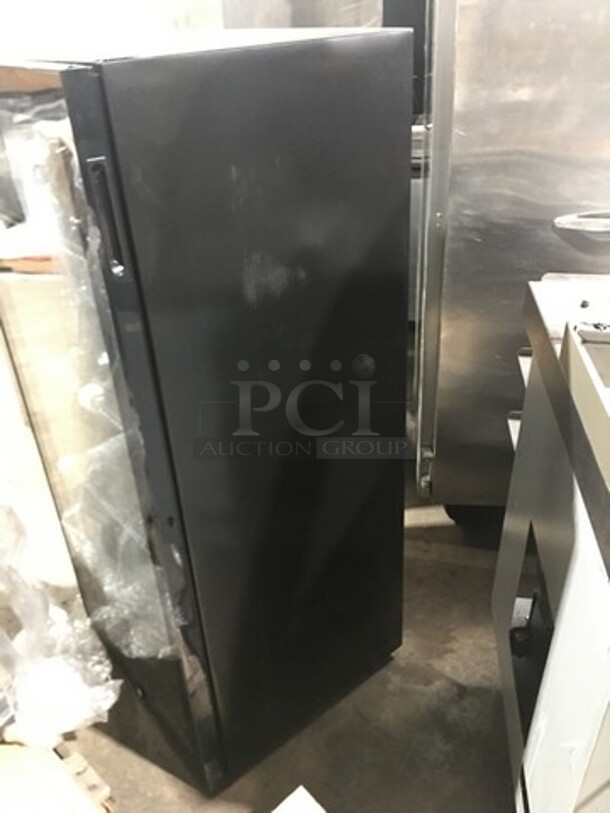 NEW! OUT OF THE BOX! SCRATCH-N-DENT! Whynter Single Door Wine Bottle Cooler/Chiller! With View Through Door! With Racks! 34 Wine Bottle Capacity! Model: FWC1201BB 115V - Image 4 of 10
