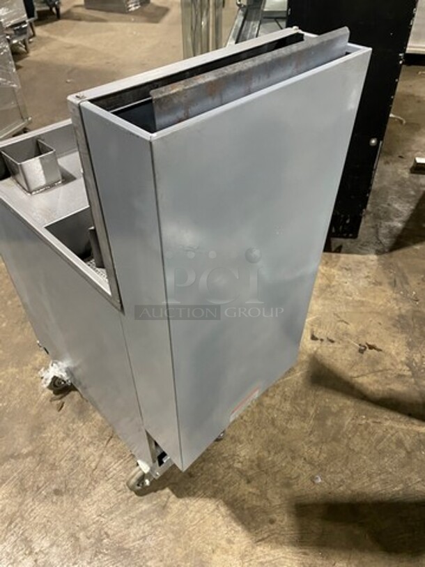 Pitco Commercial Natural Gas Powered Deep Fat Fryer! With Backsplash! All Stainless Steel! On Casters! Model: 40D SN: G20BB003784 - Image 4 of 9