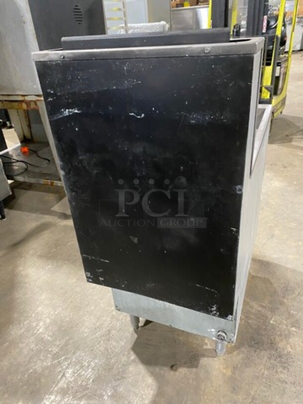 Pitco Commercial Natural Gas Powered 5 Burner Deep Fat Fryer! With Back Splashes!  All Stainless Steel! On Legs! - Image 3 of 7