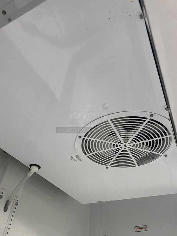 True GDM-49 ENERGY STAR Metal Commercial 2 Door Reach in Cooler Merchandiser w/ Poly Coated Racks. 115 Volts, 1 Phase. SN:7443104 1PH! - Image 6 of 8