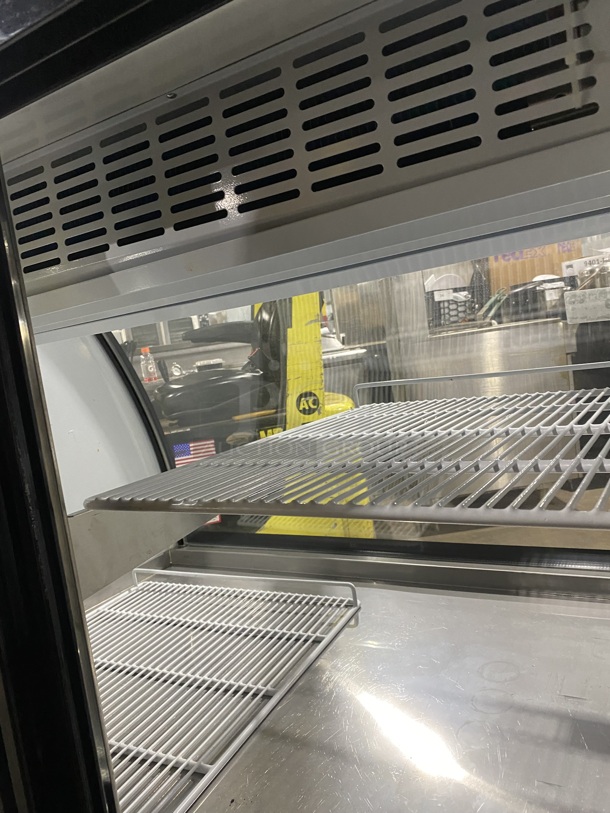 NICE! AVANTCO Curved Glass Refrigerated 48Inch Deli Display Case Merchandiser!  Model 115V 1 Phase!   - Image 5 of 8