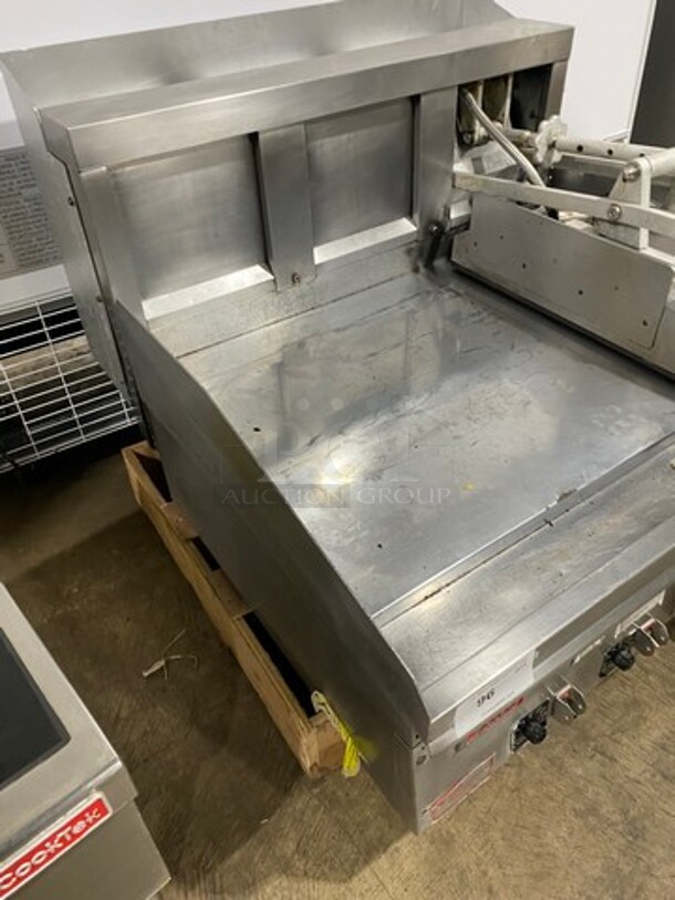 LANG  Commercial Countertop Natural Gas Powered Flat Top Griddle With Clamshell Flat Hood Press! With Thermostatic Controls! Built In Hood! With Back And Side Splashes! All Stainless Steel! Model: 236SCHENSH On Legs! - Image 2 of 8
