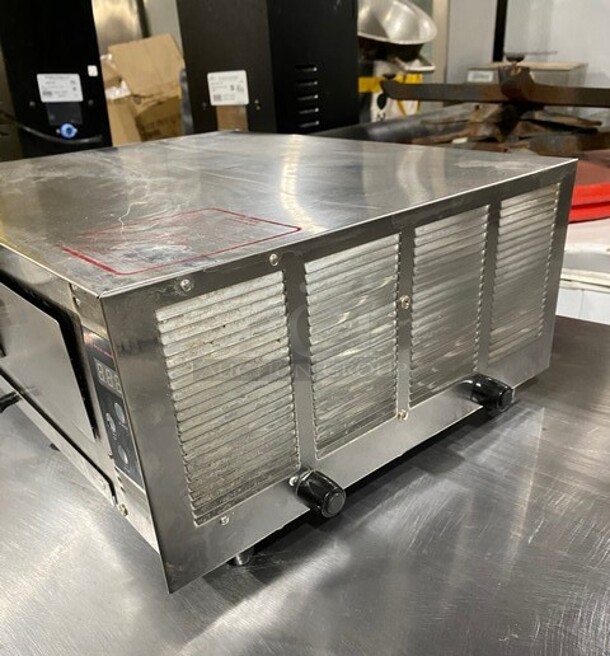 Wisco Commercial Countertop Electric Powered Pizza! MODEL 425C SN: J029618 120V  - Image 3 of 8