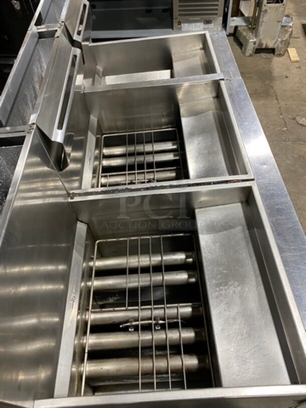 WOW! Vulcan Commercial Natural Gas Powered 3 Bay Deep Fat Fryer! All Stainless Steel! On Casters! Model: 3GR65F SN: 481533671 - Image 5 of 12