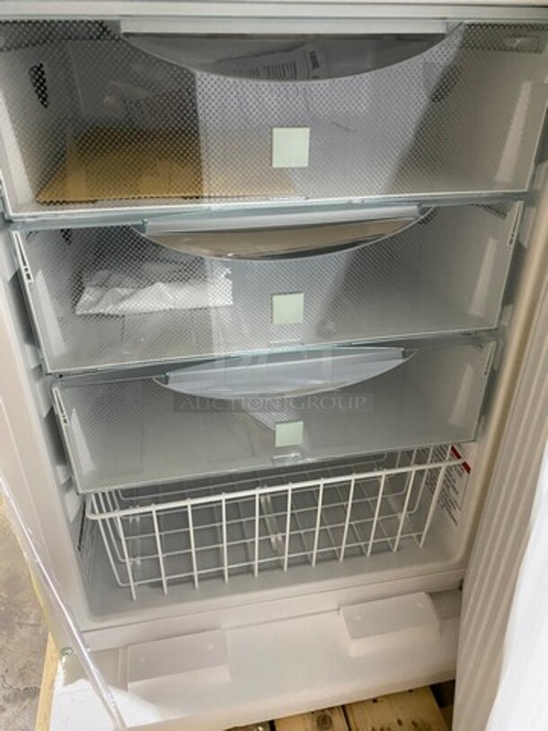 NICE! SCRATCH-N-DENT! Liebherr Commercial Undercounter/ Countertop Single Door Freezer! With Poly Shelves! Model: LFBFS05W1HC SN: 840290067 115V - Image 6 of 11