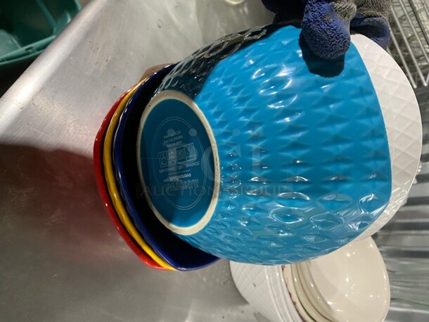 NICE! Assorted Ceramic Bowls!
7 X Your Bid! - Image 4 of 6