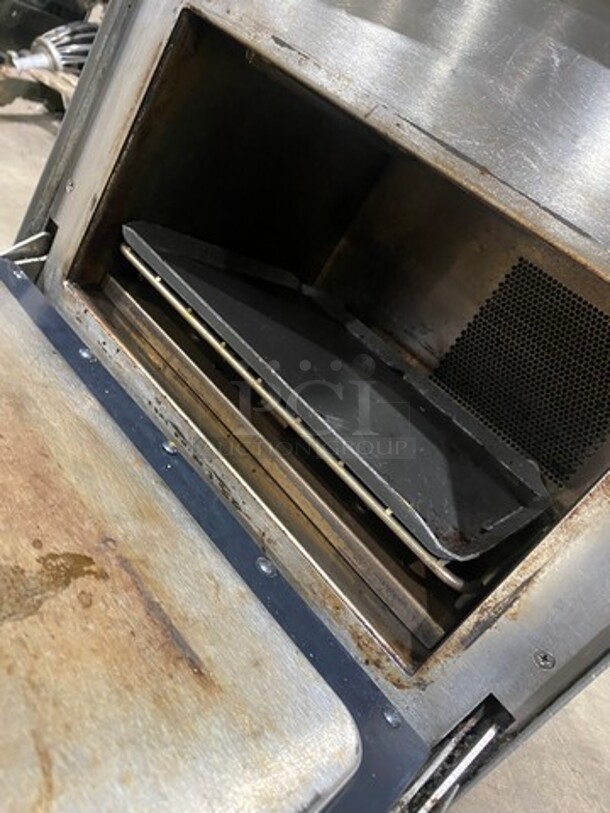 LATE MODEL! 2020 Turbo Chef Commercial Countertop Rapid Cook Oven! On Small Legs! Model: NGO SN: NGOD52018 208/240V 60HZ 1 Phase - Image 6 of 8
